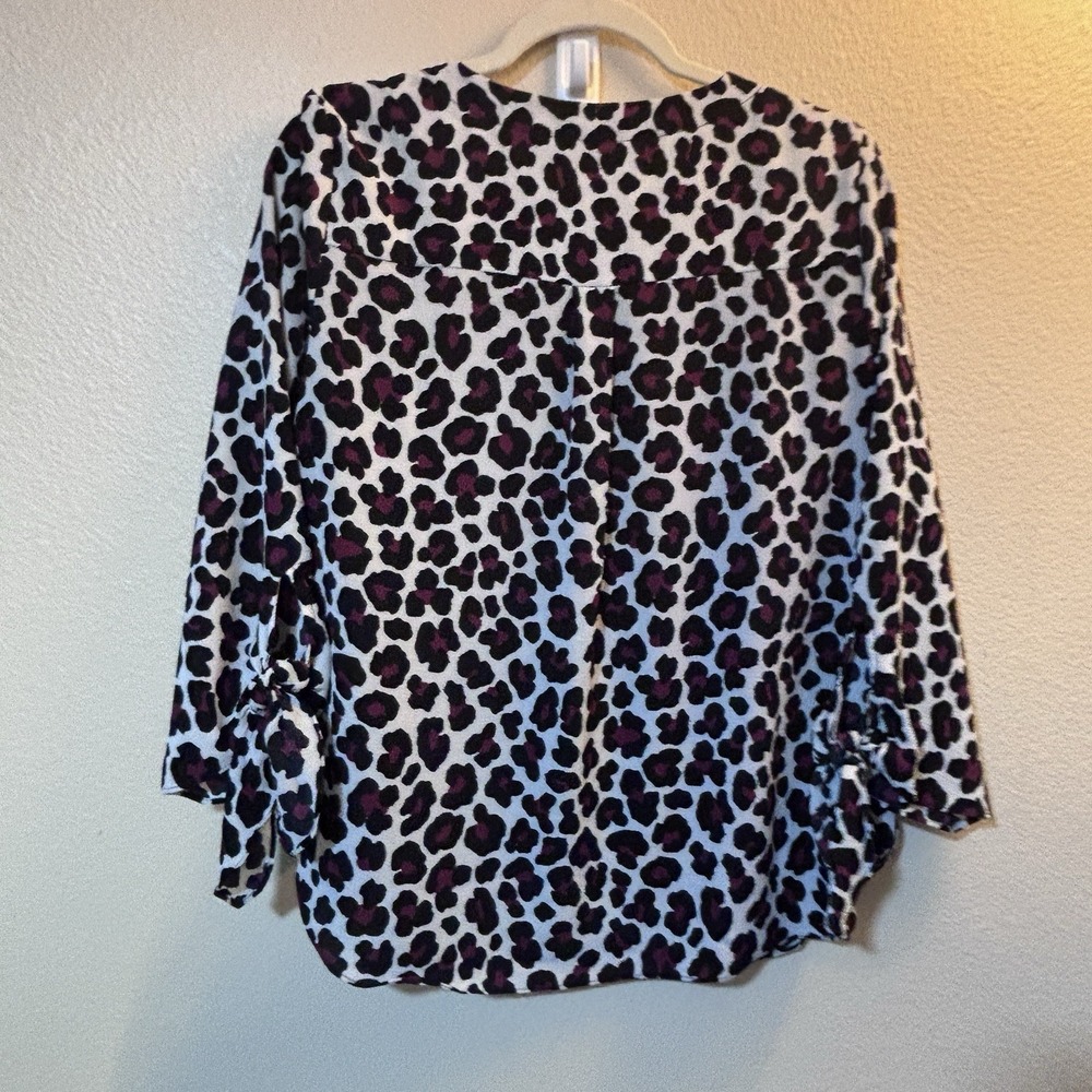 Michael Kors Animal Print Pullover Blouse Top Shirt Size Medium V-Neck Career - Picture 9 of 11